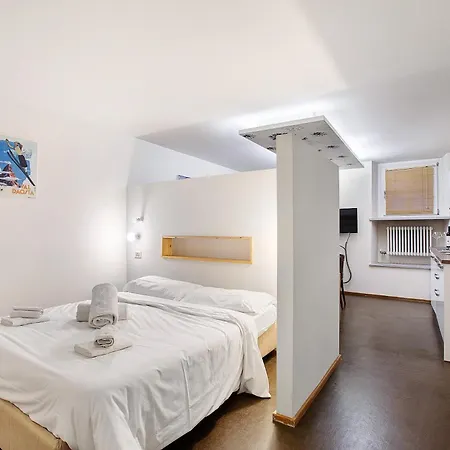 Rene De Challant Apartman *