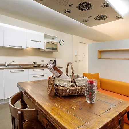 Rene De Challant Apartman *